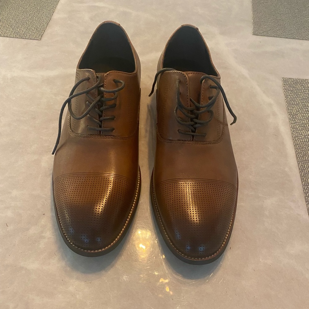 Kenneth Cole - leather dress shoe 9.5m